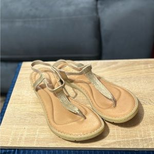Born sandals